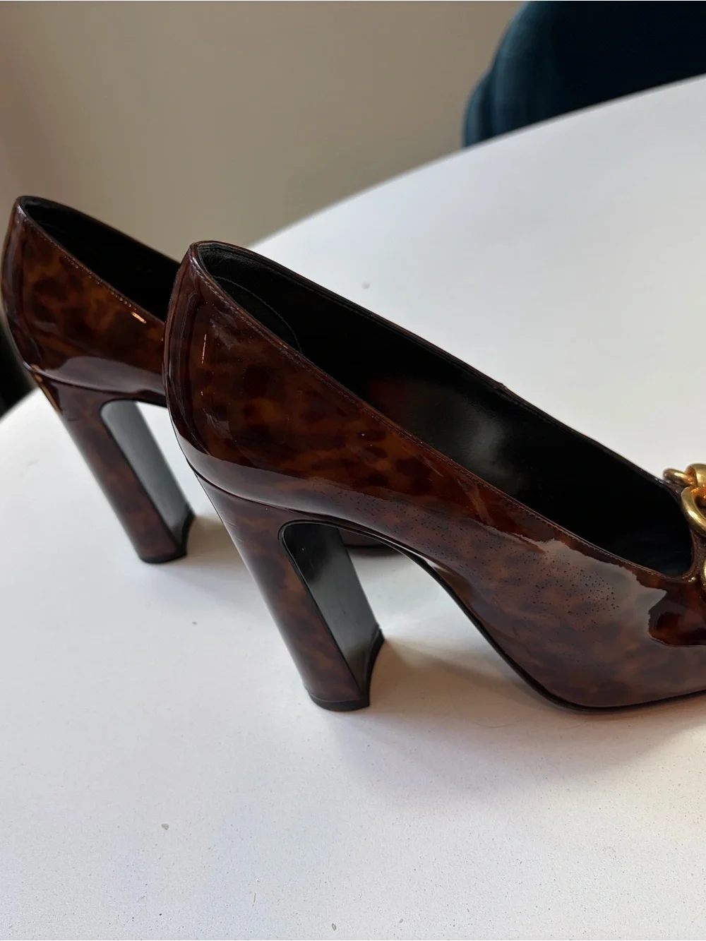 Saint Laurent Brown Tortoiseshell Patent Pumps with Gold Chain - Picture 8 of 10